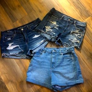 3 pair American Eagle Womens shorts like new all size 12.